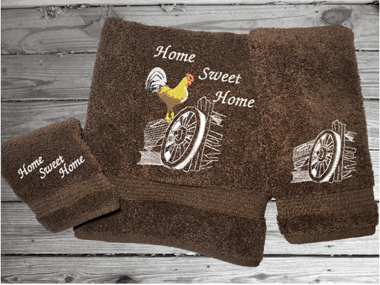 Brown towel set this rooster design is the perfect design for the country living family, that likes the outdoor life, for that farmhouse decor. This Luxury western theme towel set of set has 3 towels 1 bath towel 27" x 50", 1 hand towel 16" x 27", 1 wash cloth 13" x 13". You can personalize the towel set with a name and an initial on the wash cloth or just the designs - Borgmanns Creation