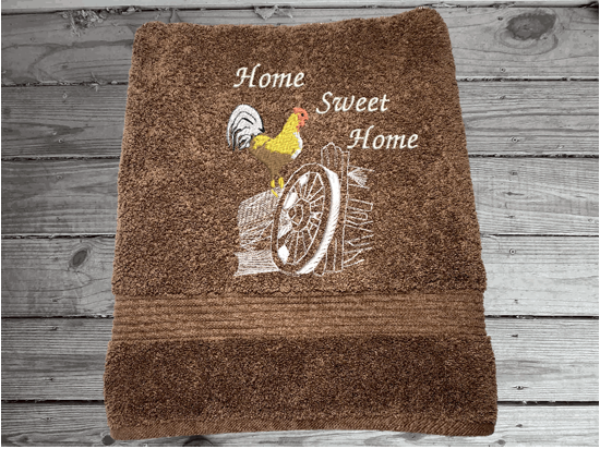 Brown bath towel, this rooster design is the perfect design for the country living family, that likes the outdoor life, for that farmhouse decor. This Luxury western theme towel set of set has 3 towels 1 bath towel 27" x 50", 1 hand towel 16" x 27", 1 wash cloth 13" x 13". You can personalize the towel set with a name and an initial on the wash cloth or just the designs - Borgmanns Creation