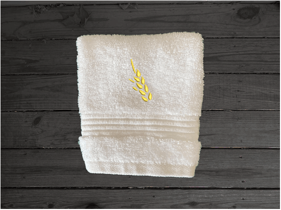 White washcloth, wheat design is the perfect design for the country living family, that likes the outdoor life, for that farmhouse decor. This Luxury farmhouse theme towel set has 3 towels 1 bath towel 17' x 50", 1 hand towel 16" x 27", 1 wash cloth 13" x 13". You can personalize the towel set with a name and an initial on the wash cloth or just the designs. Borgmanns Creations
