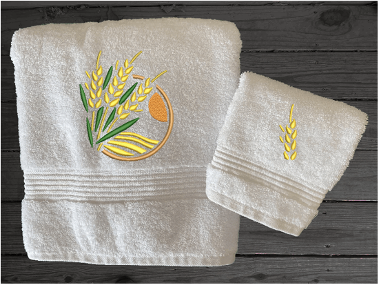White bath towel and washcloth, wheat design is the perfect design for the country living family, that likes the outdoor life, for that farmhouse decor. This Luxury farmhouse theme towel set has 3 towels 1 bath towel 17' x 50", 1 hand towel 16" x 27", 1 wash cloth 13" x 13". You can personalize the towel set with a name and an initial on the wash cloth or just the designs. Borgmanns Creations