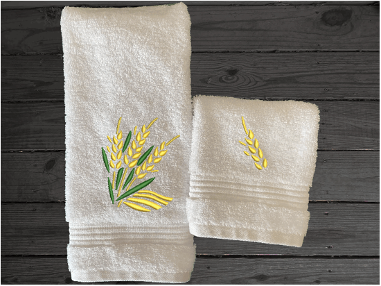 White hand towel and washcloth, wheat design is the perfect design for the country living family, that likes the outdoor life, for that farmhouse decor. This Luxury farmhouse theme towel set has 3 towels 1 bath towel 17' x 50", 1 hand towel 16" x 27", 1 wash cloth 13" x 13". You can personalize the towel set with a name and an initial on the wash cloth or just the designs. Borgmanns Creations