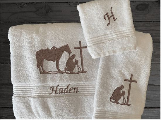 High Quality Luxury Turkish Towels durable soft and absorbent, finished edges with a decorative band. Set has 1 bath towel 27" x 55", 1 hand towel 16" x 27", 1 washcloth 13" x 13" with a custom design. You can personalize the bath towel with a name and an initial on the washcloth or just the designs. These luxury towels will make a wonderful wedding gift, housewarming gift, or for your own bathr, 1 washcloth. Embroidereoom decor. Borgmanns Creations