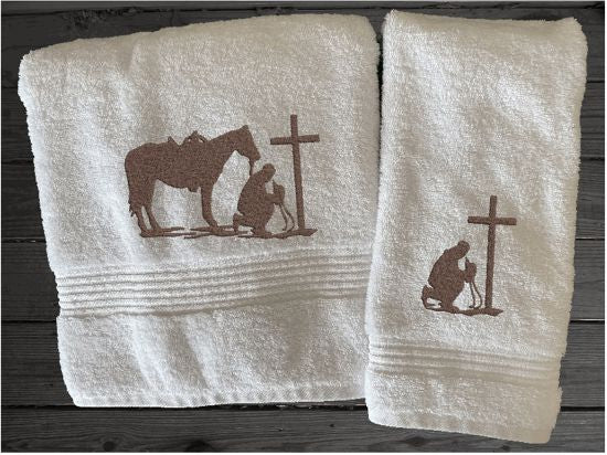 High Quality Luxury White Turkish bath towel and washcloth durable soft and absorbent, finished edges with a decorative band. Set has 1 bath towel 27" x 55", 1 hand towel 16" x 27", 1 washcloth 13" x 13" with a custom design. You can personalize the bath towel with a name and an initial on the washcloth or just the designs. These luxury towels will make a wonderful wedding gift, housewarming gift, or for your own bathr, 1 washcloth. Embroidereoom decor. Borgmanns Creations