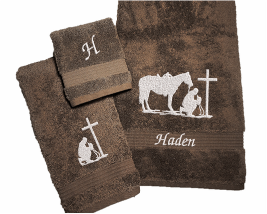 High Quality Luxury Turkish Towels durable soft and absorbent, finished edges with a decorative band. Set has 1 bath towel, 1 hand towel, 1 washcloth. Embroidered with a custom design. You can personalize the towel set with a name and an initial on the washcloth or just the designs. These luxury towels will make a wonderful wedding gift, housewarming gift, or for your own bathroom decor. Borgmanns Creations