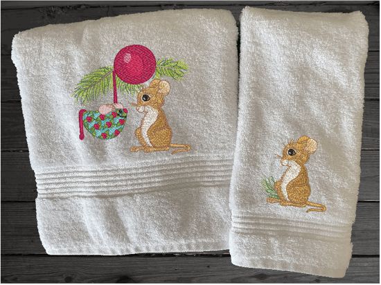 Luxury bath and hand towel set, embroidered Christmas mouse design. This terry towel set 1 bath towel 27" x 55", 1 hand towel 16" x 27". You can personalize the bath towel with a name. Borgmanns Creations
