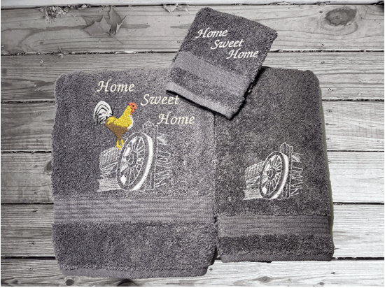 Gray bath towel set or individual towels, rooster design is the perfect design for the country living family, that likes the outdoor life, for that farmhouse decor. This Luxury western theme towel set of 3 towels 1 bath towel 27" x 50", 1 hand towel 16" x 27", 1 wash cloth 13" x 13". You can personalize the towel set with a name and an initial - Borgmanns Creations