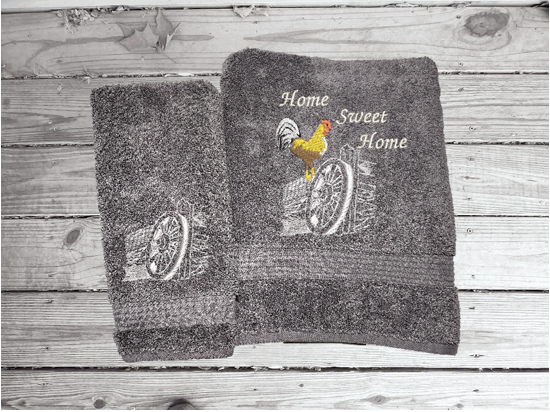 Gray bath towel and hand towel, rooster design is the perfect design for the country living family, that likes the outdoor life, for that farmhouse decor. This Luxury western theme towel set of 3 towels 1 bath towel 27" x 50", 1 hand towel 16" x 27", 1 wash cloth 13" x 13". You can personalize the towel set with a name and an initial - Borgmanns Creations
