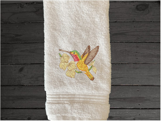 Luxury hand towel, embroidered hummingbird is the perfect design for the Spring/Summer look. This Luxury towel set of 3 towels 1 bath towel 27" x 50", 1 hand towel 16" x 27", 1 wash cloth 13" x 13". You can personalize the bath towel with a name. Borgmanns Creations