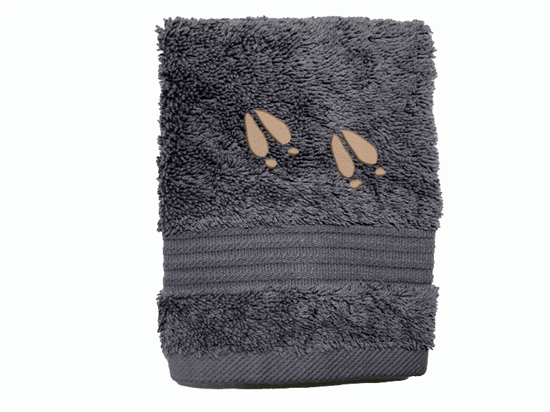 Gray washcloth, the embroidered deer design is the perfect design for the woodland themed family, that farmhouse decor. This Luxury towel set has 3 towels, 1 bath towel 27" x 55" , 1 hand towel 16" x 27", 1 wash cloth 13" x 13". These towels can be personalized with a name on th bath towel and an initial on the washcloth - Borgmanns Creations