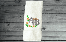 Load image into Gallery viewer, White hand towel - monogram wedding gift - new home gift - personalized initials - gift for her - best friend - farmhouse rustic decor - housewarming gift - grandma&#39;s new room - Borgmanns Creations 5
