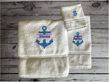 Load image into Gallery viewer, White bath towel set or individual towels, personalized name on anchor. This Luxury towel set of 3 towels 1 bath towel 27&quot; x 50&quot;,1 hand towel 16&quot; x 27&quot;, 1 washcloth 13&quot; x 13&quot;. Perfect design for your home, lake home or as a gift for a friend. Premium soft and absorbent towels make a wonderful home decor gift for a friend.  - Borgmanns Creations - 4
