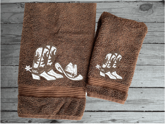Brown bath and hand towels , cowboy hat and boots is the perfect design for that farmhouse decor. This Luxury western theme towel set 3 towels 1 bath towel 27"x55", 1 hand towel 16"x 27", 1 wash cloth 13" x 13". You can personalize the towel set with a name and an initial on the wash cloth or just the designs. Borgmanns Creations
